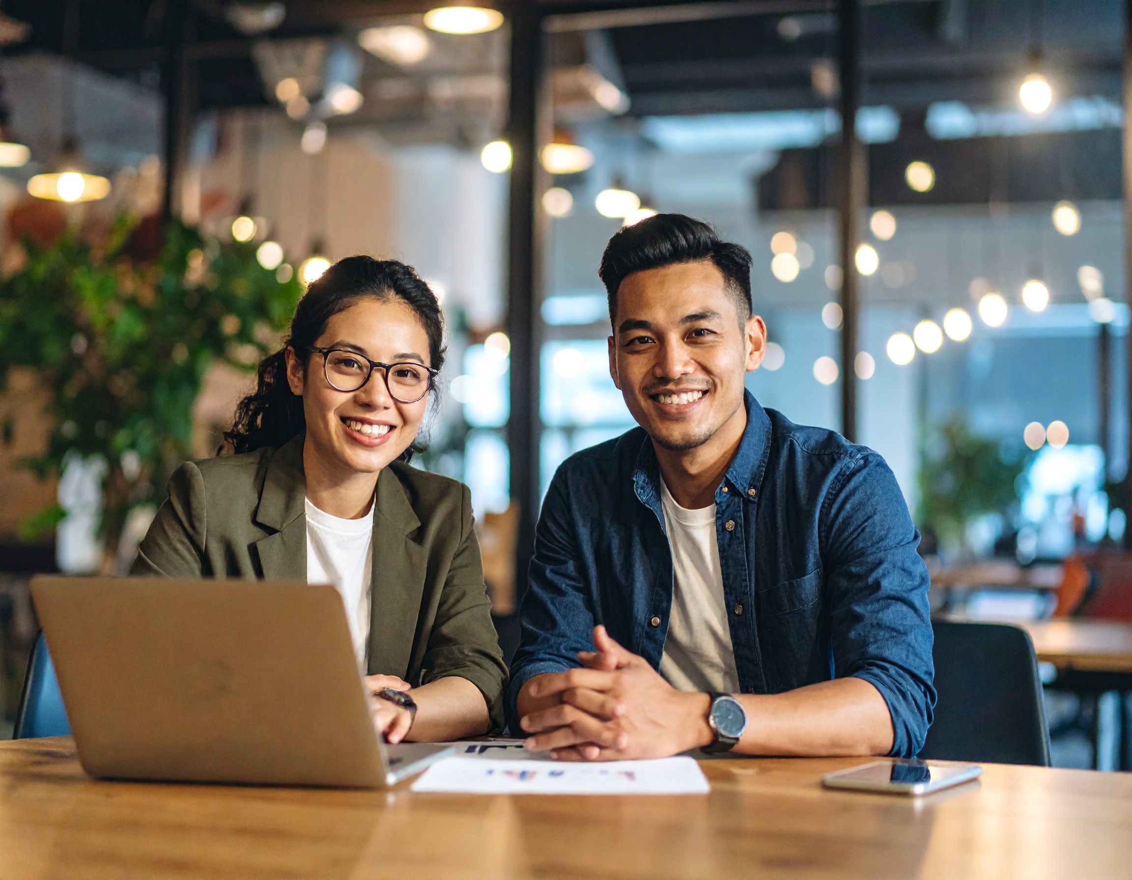 BE LIGHT Online Sessions — remote team at a laptop